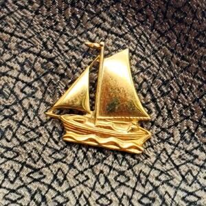 Krementz Tie Tack Sailboat Gold Tone Nautical Boat Lapel Pin Tack Boating Yacht